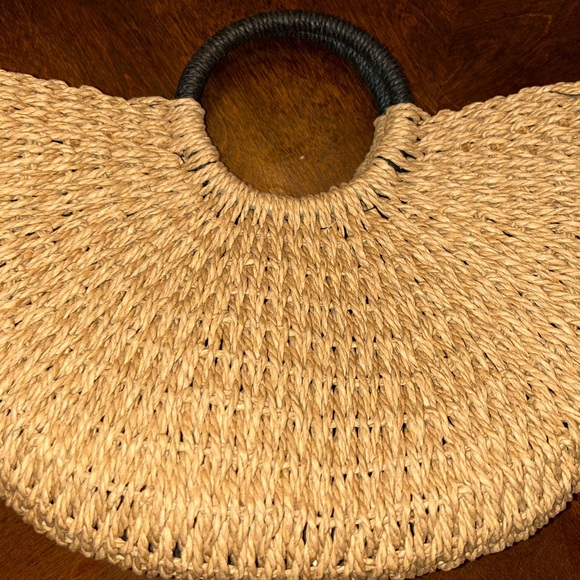 Super cute straw handbag, perfect boho summer bag! Brand new. - Picture 3 of 9